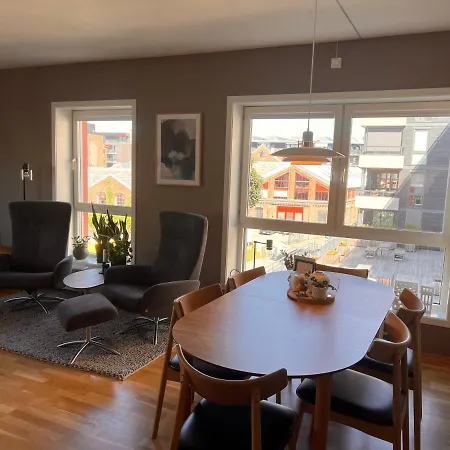 Solsiden, 2 Soverom Med Dobbeltsenger Og Parkering Apartment *